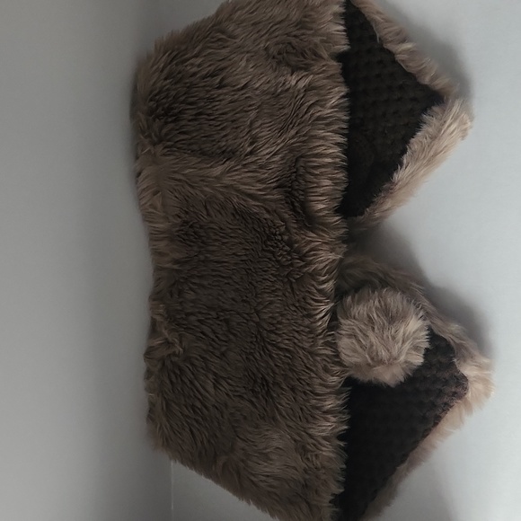 Knitted and Faux Fur Snood - Picture 11 of 12